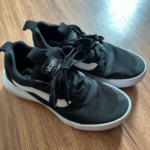 Vans Black and White Sneakers Sleek Design